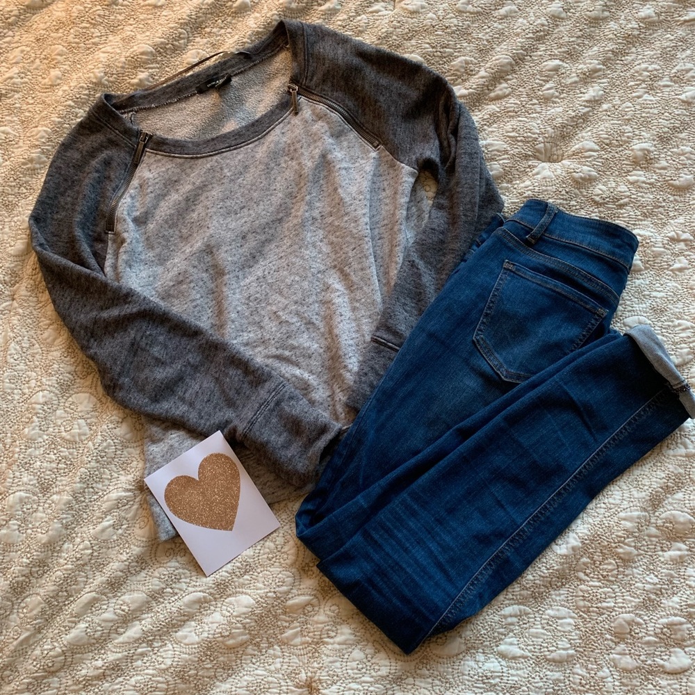 DKNY sweater ✨